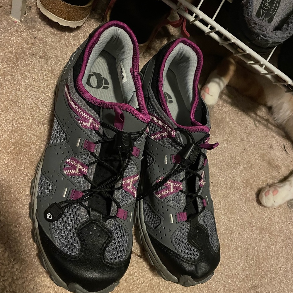 IQ pearl izumi spinning shoes.